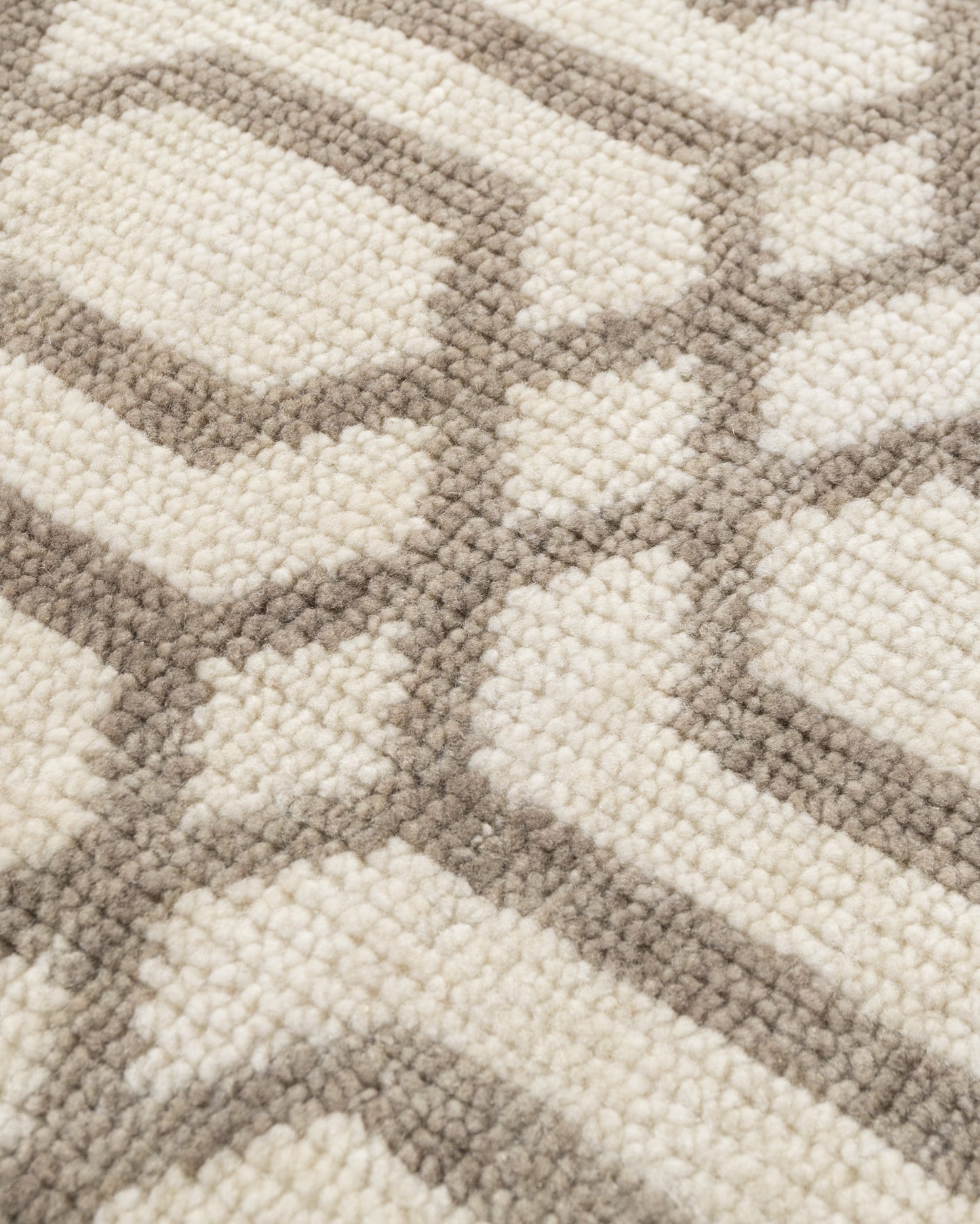 WAHO_IMAGE::n-7157-a-hexagonal-ivory-taupe-rug-1.06x2.00-15812.jpg