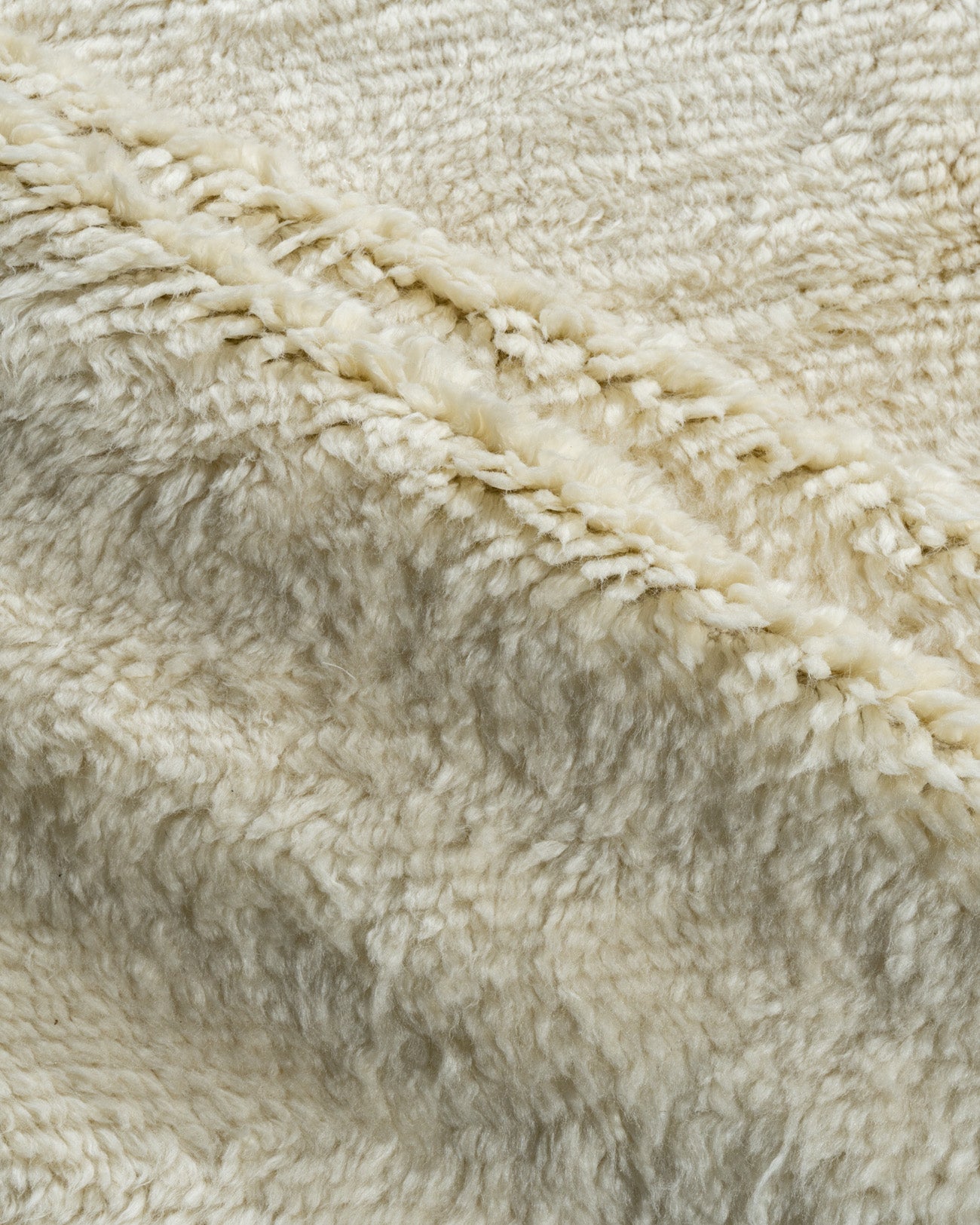 WAHO_IMAGE::n-3943-moroccan-fluffy-solid-ivory-rug-8.10x11.10-13160.jpg