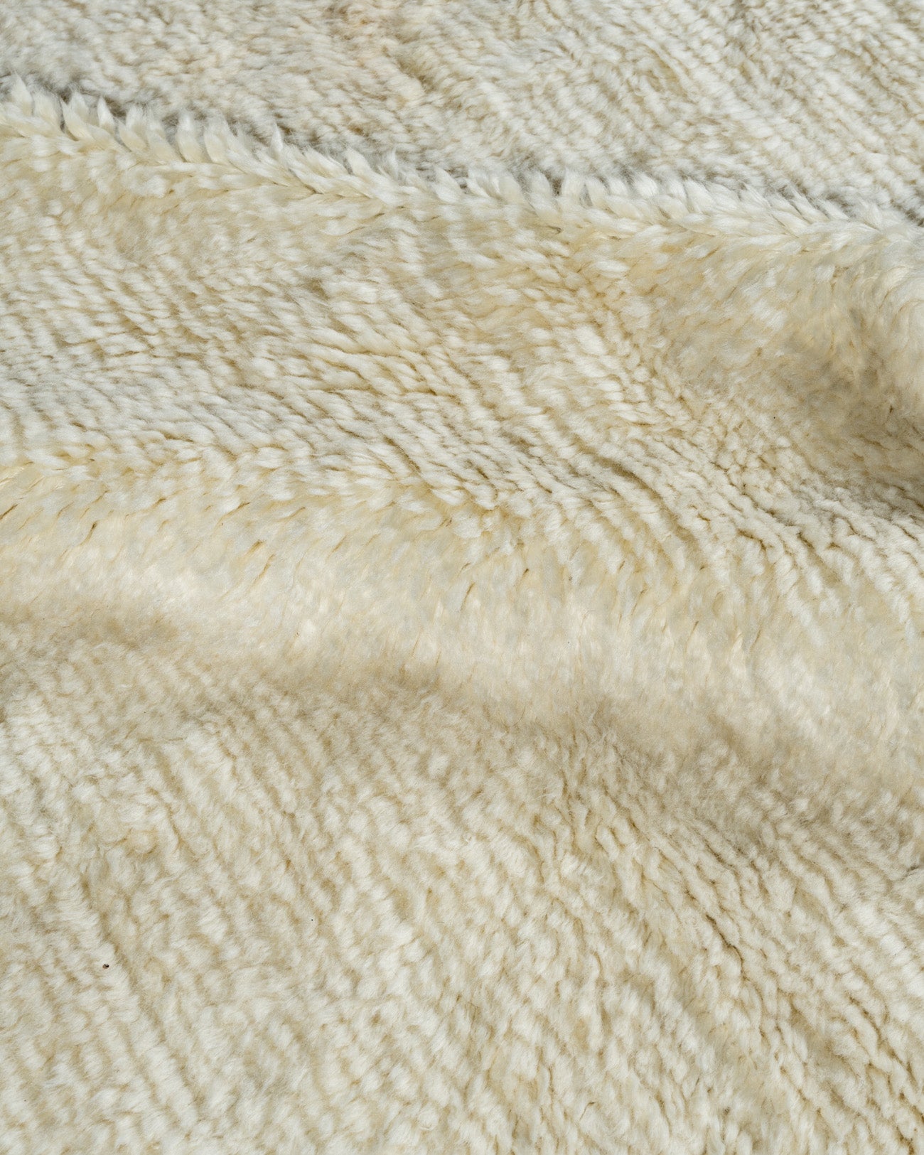 WAHO_IMAGE::n-3943-moroccan-fluffy-solid-ivory-rug-8.10x11.10-13162.jpg