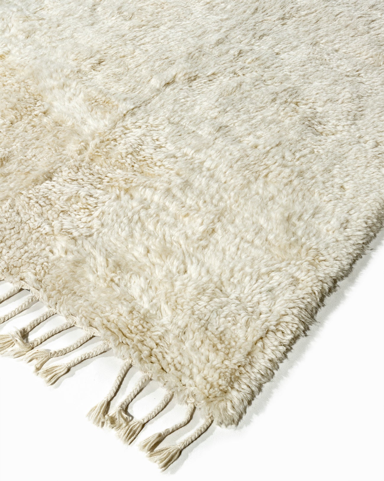WAHO_IMAGE::n-3943-moroccan-fluffy-solid-ivory-rug-8.10x11.10-13163.jpg