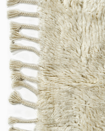 WAHO_IMAGE::n-3943-moroccan-fluffy-solid-ivory-rug-8.10x11.10-13164.jpg