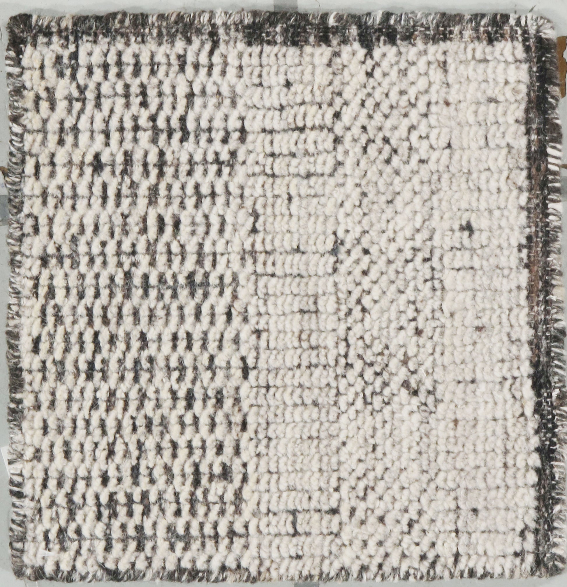 WAHO_IMAGE::n-7002-grass-high-low-ivory-black-2.00x3.00-10476.jpg