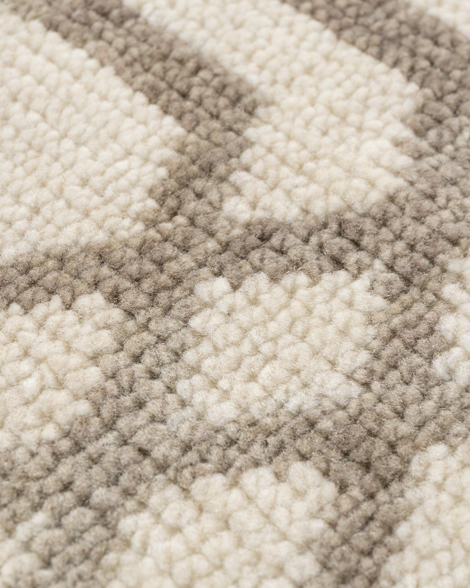 WAHO_IMAGE::n-7157-b-hexagonal-ivory-taupe-rug-1.06x2.00-15816.jpg