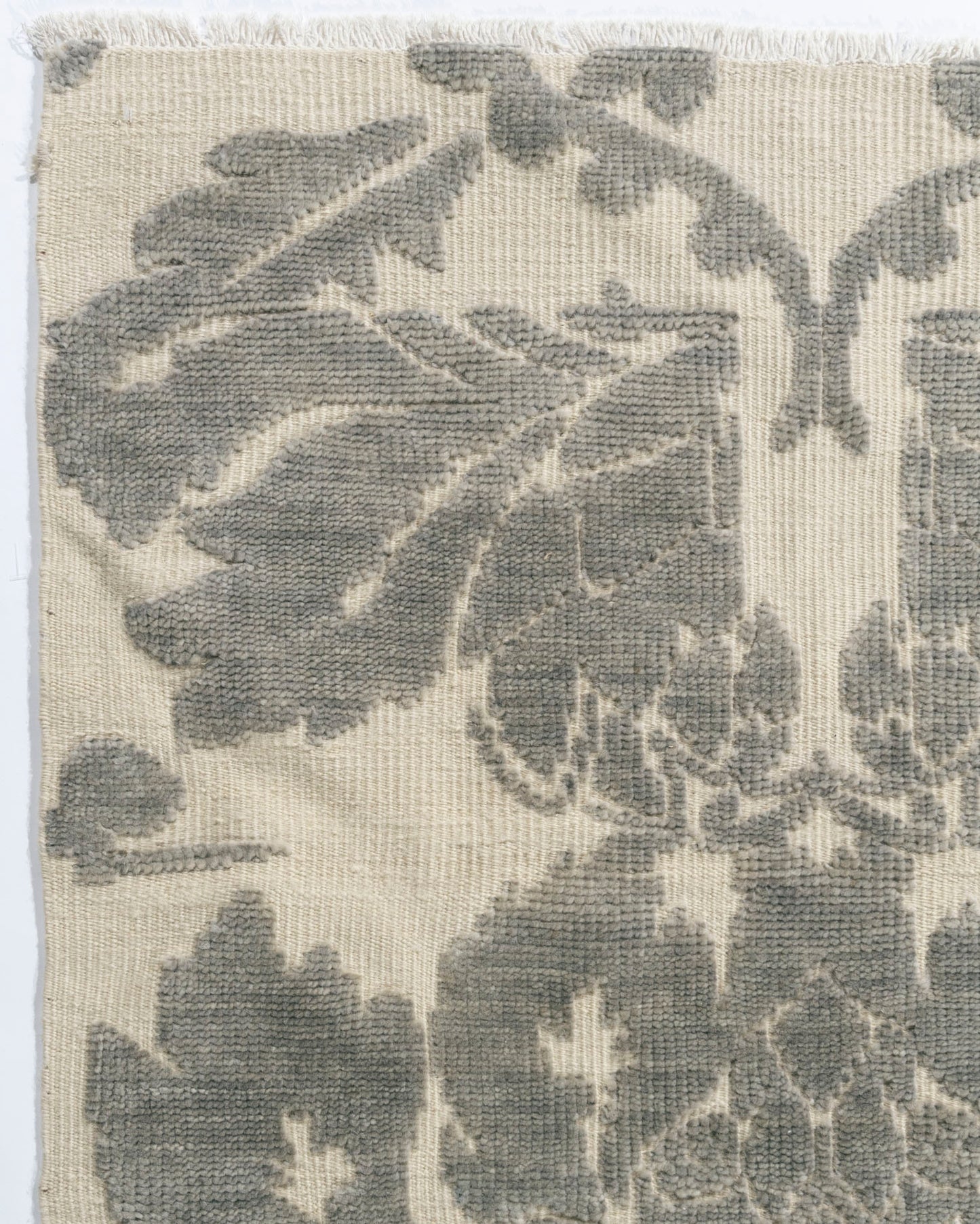 WAHO_IMAGE::n-7162-damask-high-low-ivory-gray-03.00x04.00-13920.jpg