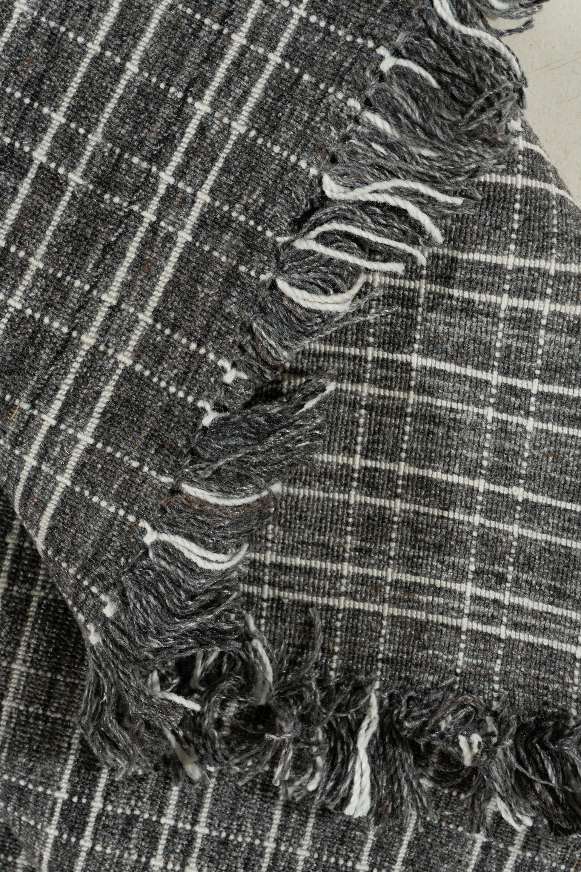 WAHO_IMAGE::n-7435-nt-fortuna-flatweave-charcoal-white-rug-8.00x10.00-16672.jpg