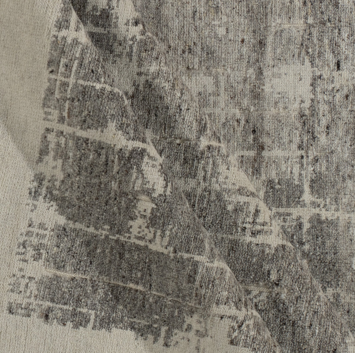 WAHO_IMAGE::n-7462-kelvin-gray-beige-natural-hand-woven-rug-7.09x9.09-16794.jpg