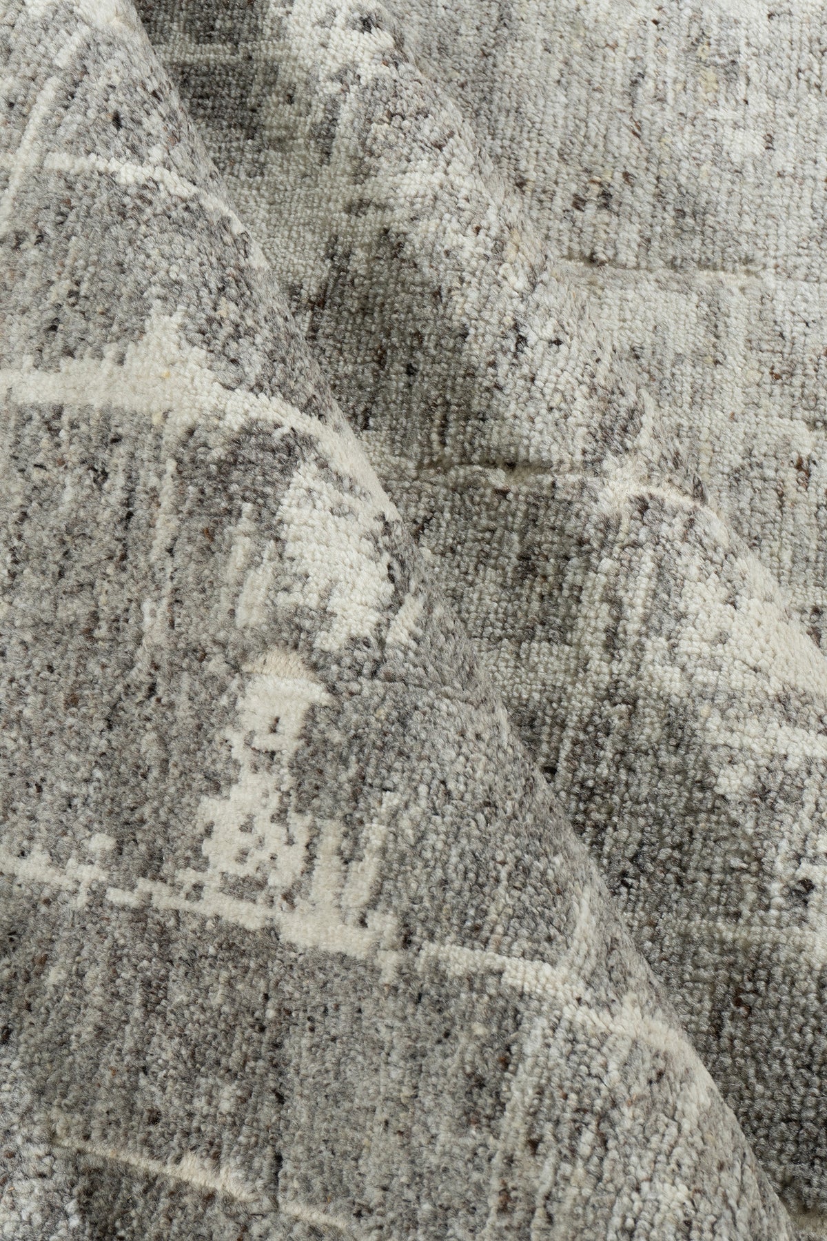 WAHO_IMAGE::n-7462-kelvin-gray-beige-natural-hand-woven-rug-7.09x9.09-16795.jpg