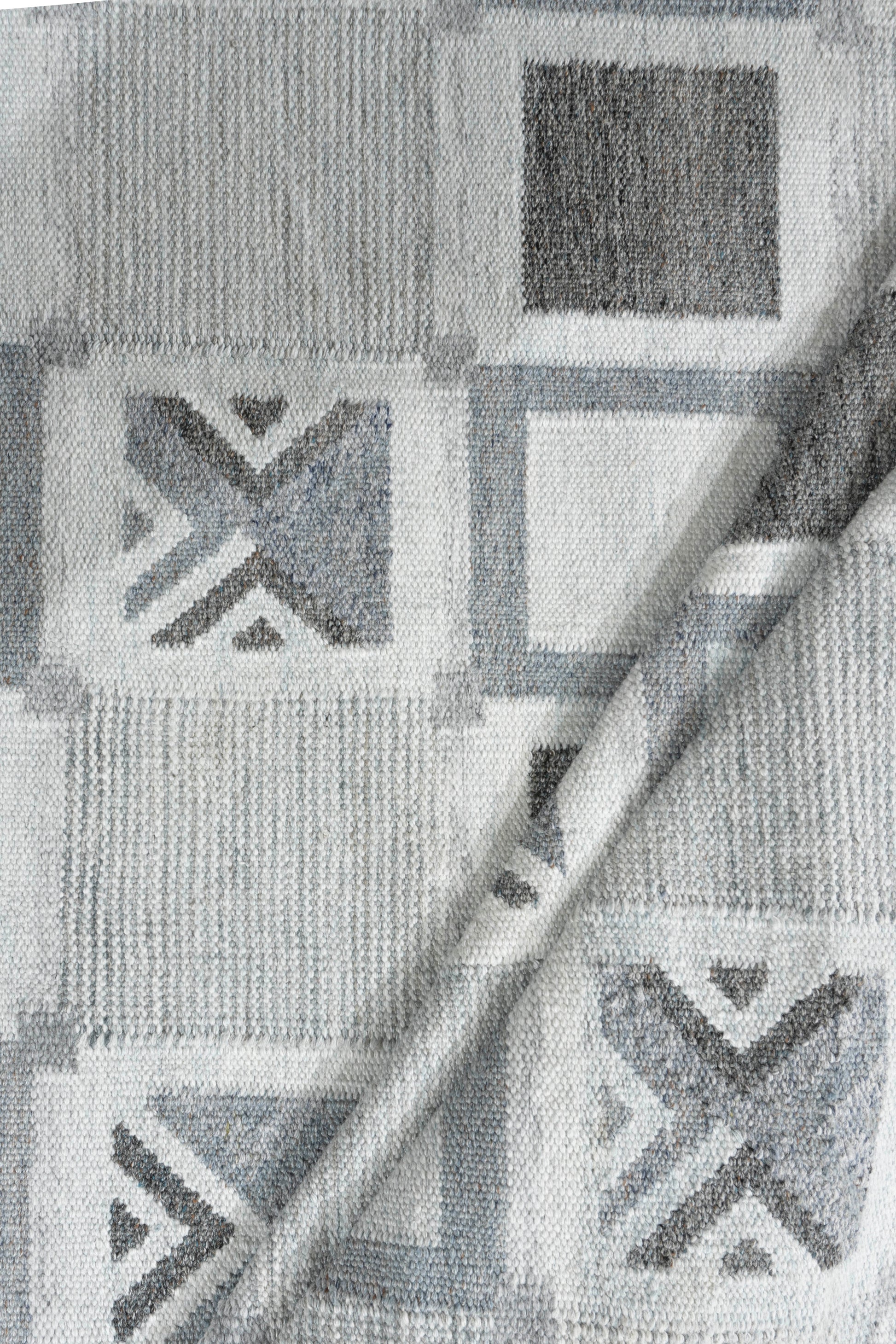 WAHO_IMAGE::ntn-7255-swedish-grid-light-blues-gray-9.00x12.00-17708.jpg