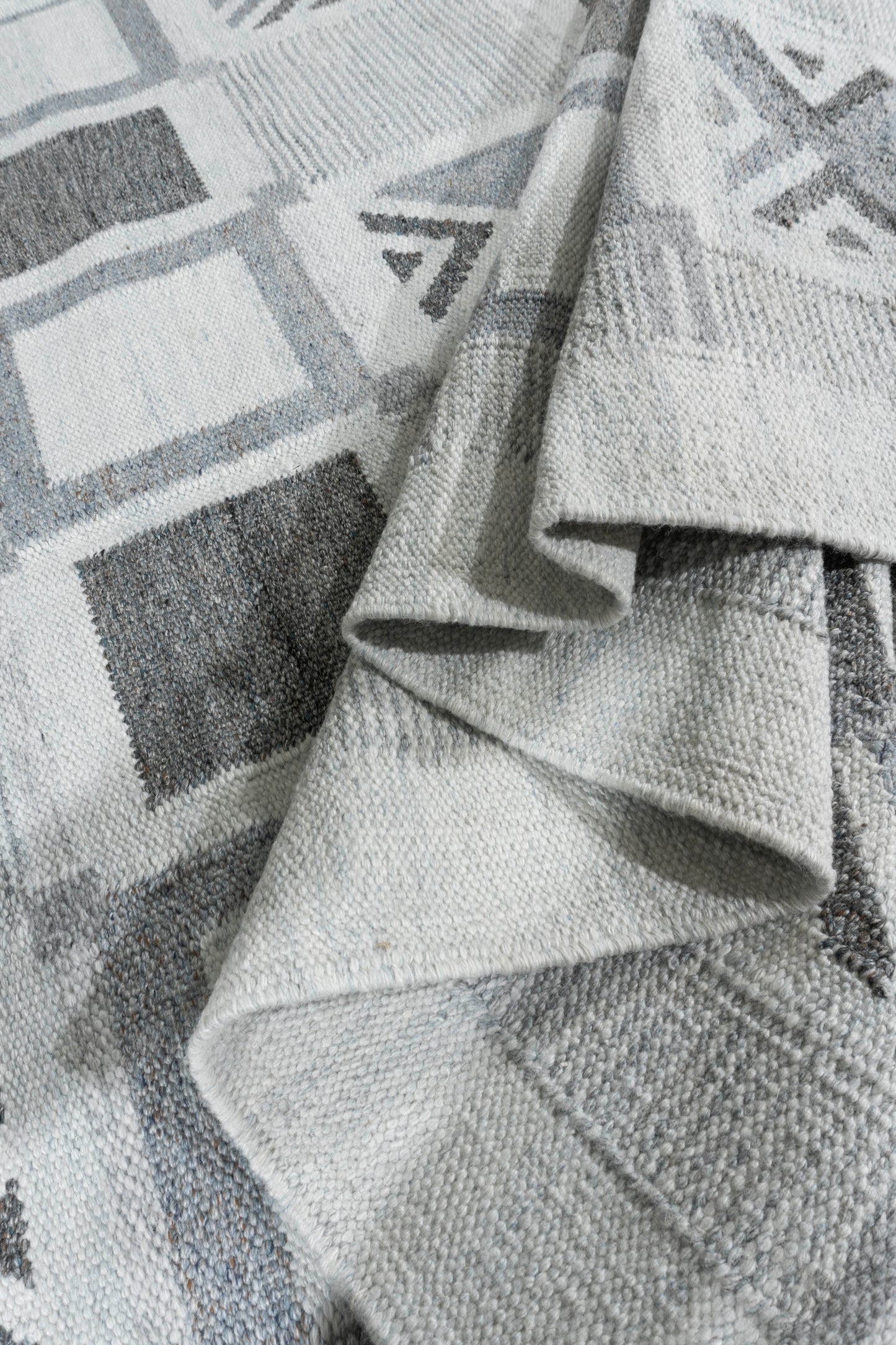 WAHO_IMAGE::ntn-7255-swedish-grid-light-blues-gray-9.00x12.00-17709.jpg