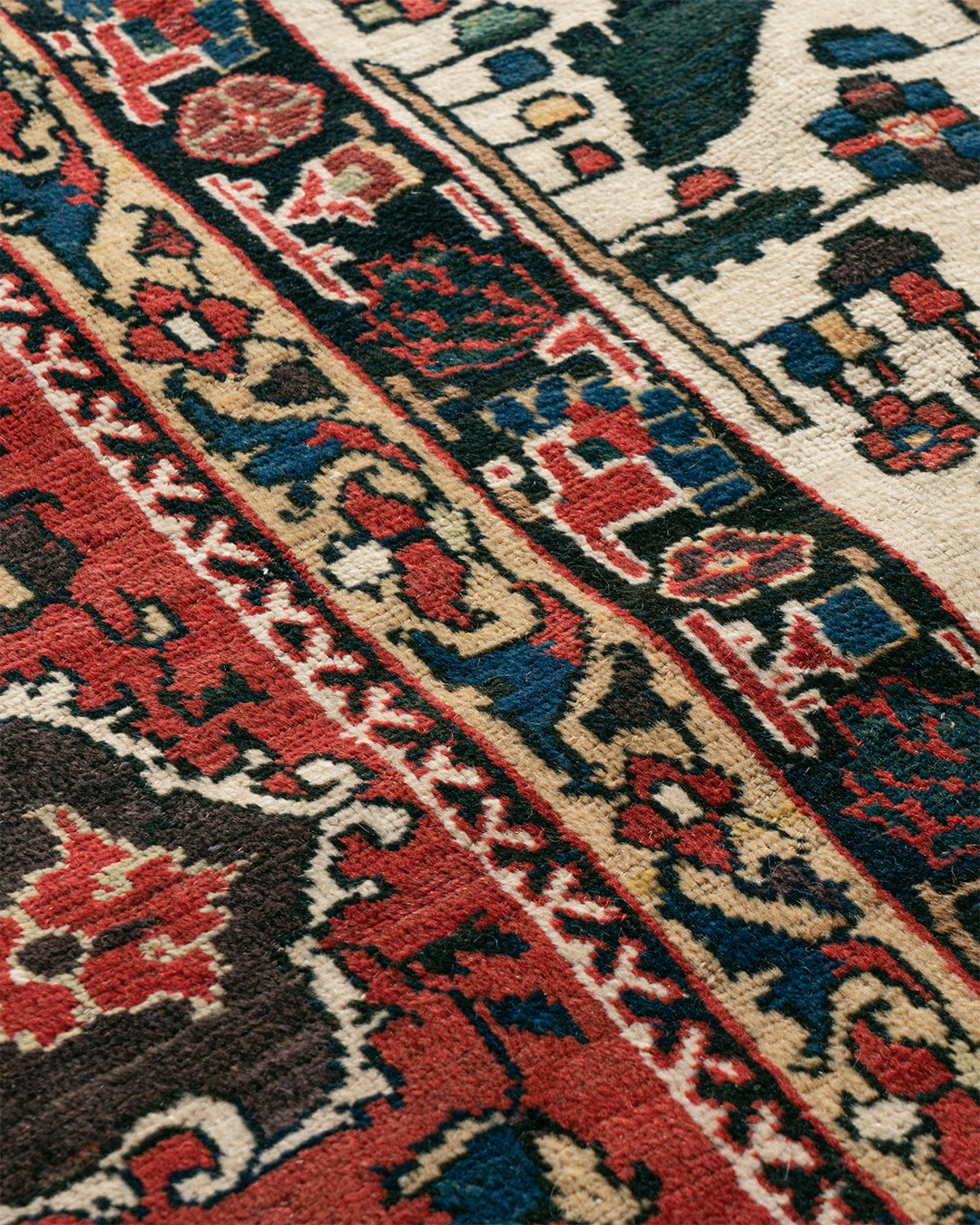 WAHO_IMAGE::u-1384-antique-persian-baktiari-rug-12.00x18.10-12040.jpg