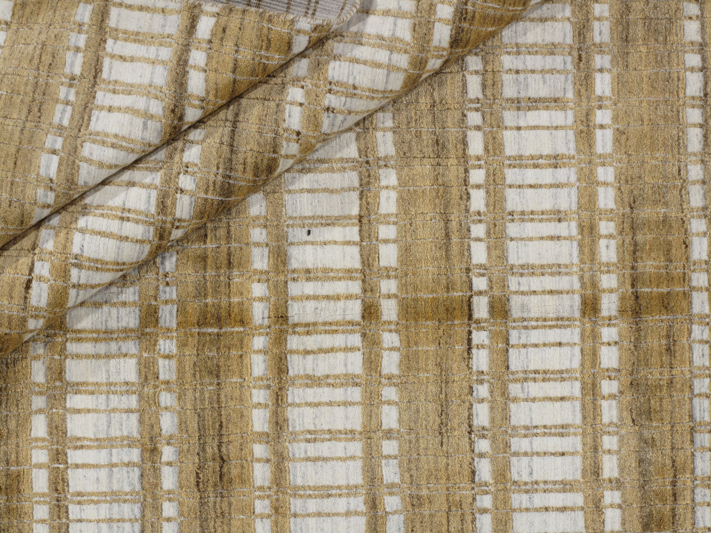 WAHO_IMAGE::u-4586-hand-loomed-white-gold-7.10x9.11-9487.jpg