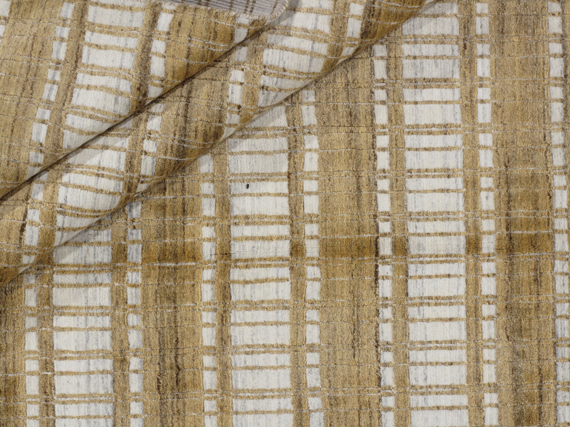 WAHO_IMAGE::u-4586-hand-loomed-white-gold-7.10x9.11-9487.jpg