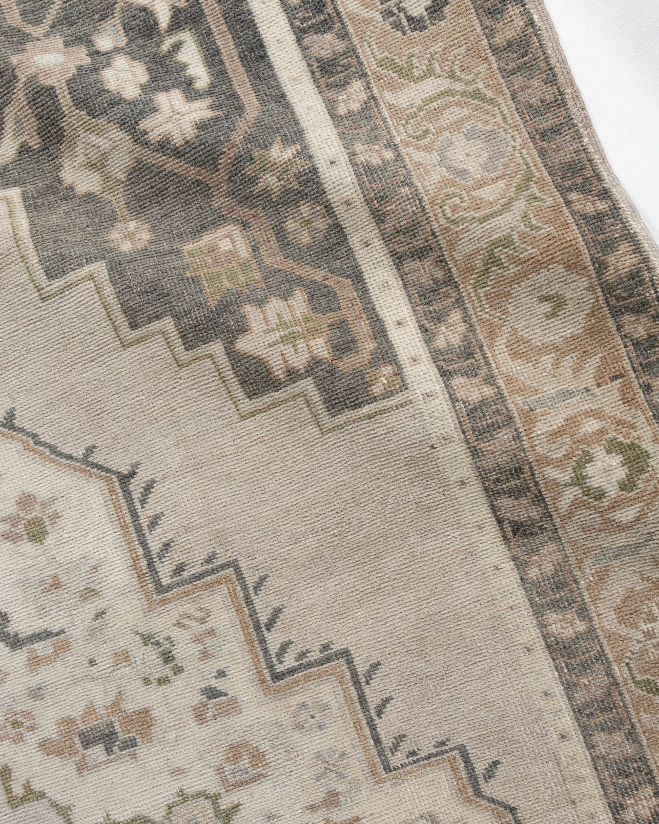 WAHO_IMAGE::u-4901-vintage-turkish-oushak-rug-5.08x9.03-13583.jpg