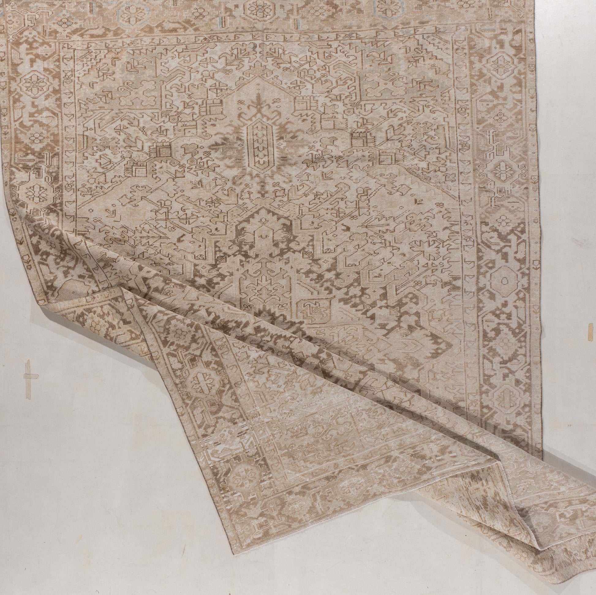 WAHO_IMAGE::u-5324-4304-vintage-persian-heriz-rug-8.08x11.07-17261.jpg