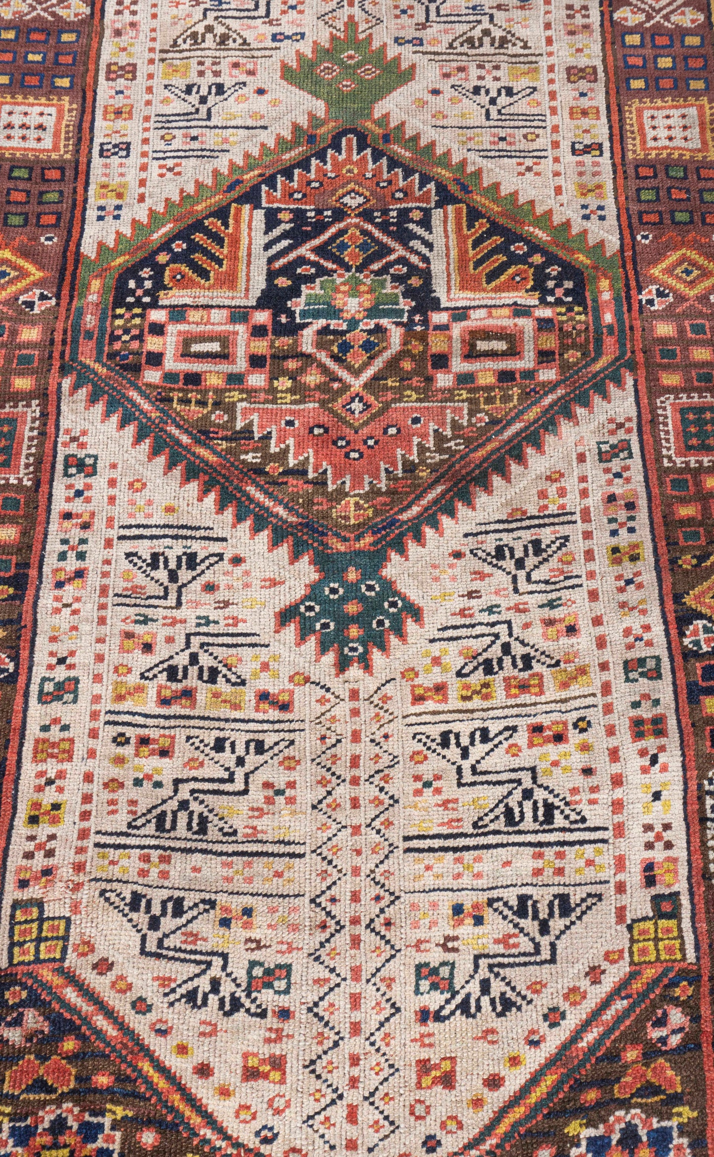 WAHO_IMAGE::u-5344-antiqueserab-runner-4.01x22.03-17997.jpg